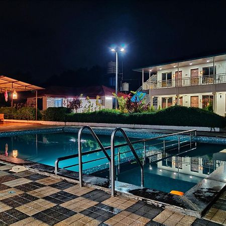 The Village Resorts Karjat Esterno foto