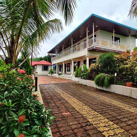 The Village Resorts Karjat Esterno foto