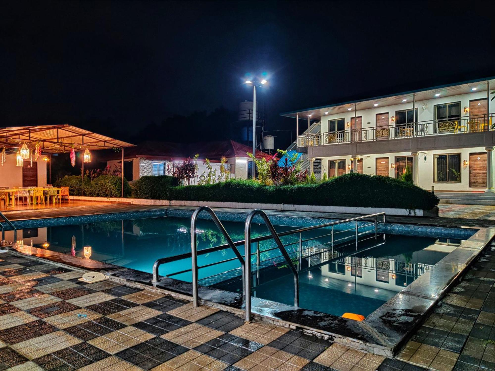 The Village Resorts Karjat Esterno foto