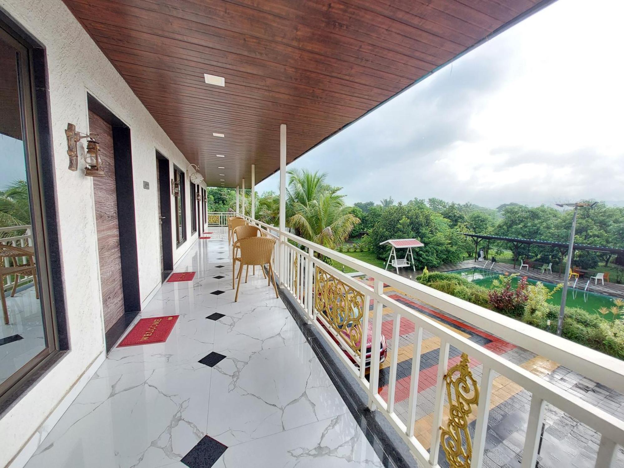 The Village Resorts Karjat Esterno foto