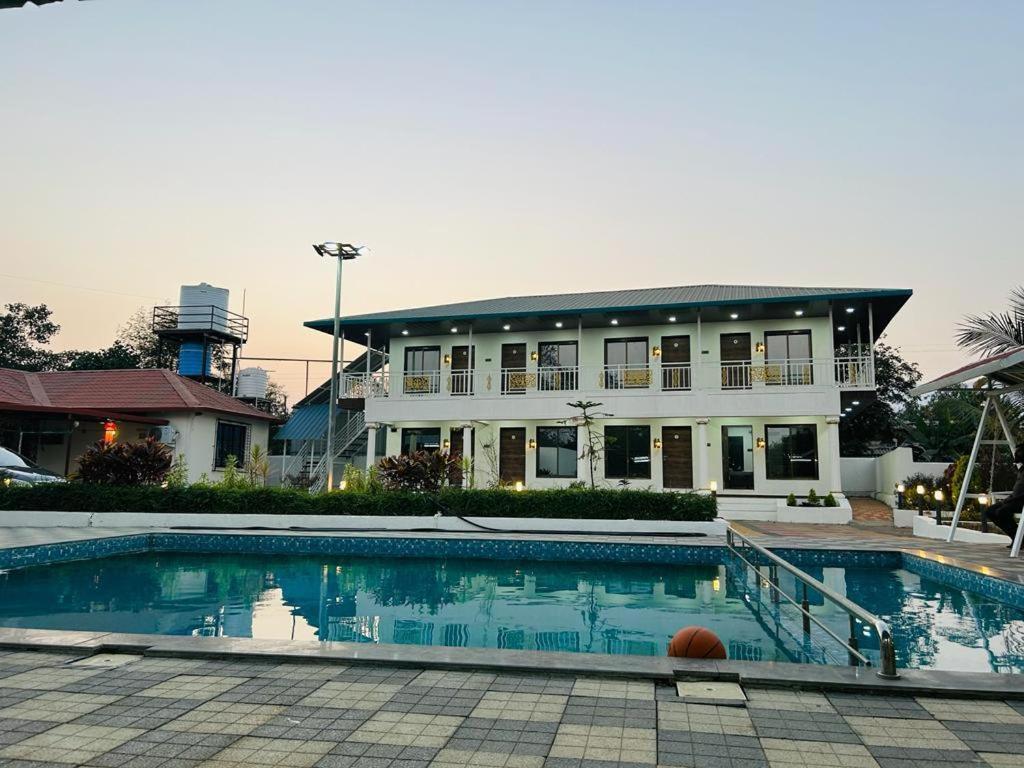 The Village Resorts Karjat Esterno foto